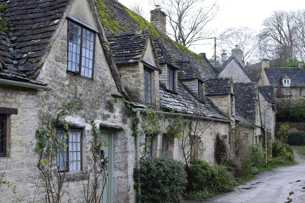 Cosy Cottages vs Boutique B&Bs in the Yorkshire Dales: Which Should You Book?